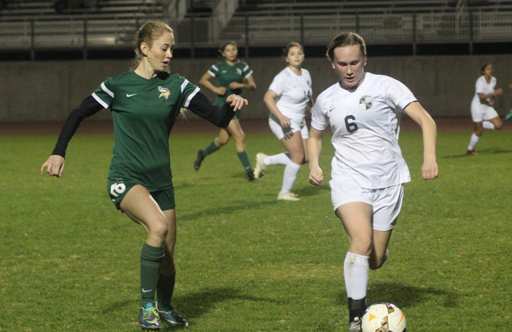 Kingsburg shuts out Dinuba